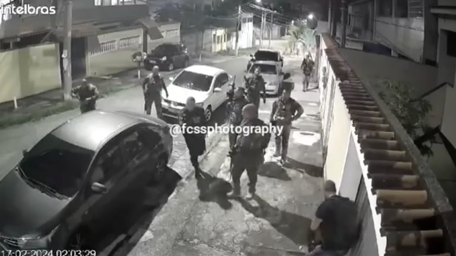 Brazilian Special Ops Cops In Running Gun Battle With Gang Members