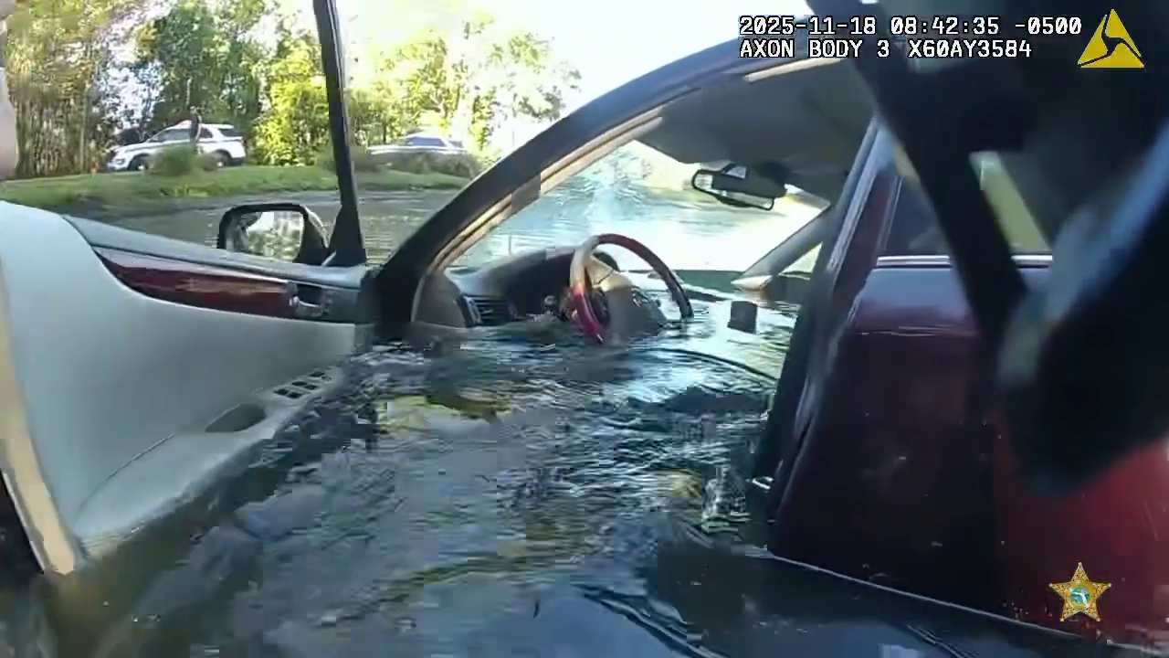 Florida Cops Rescue Driver From Submerged Car