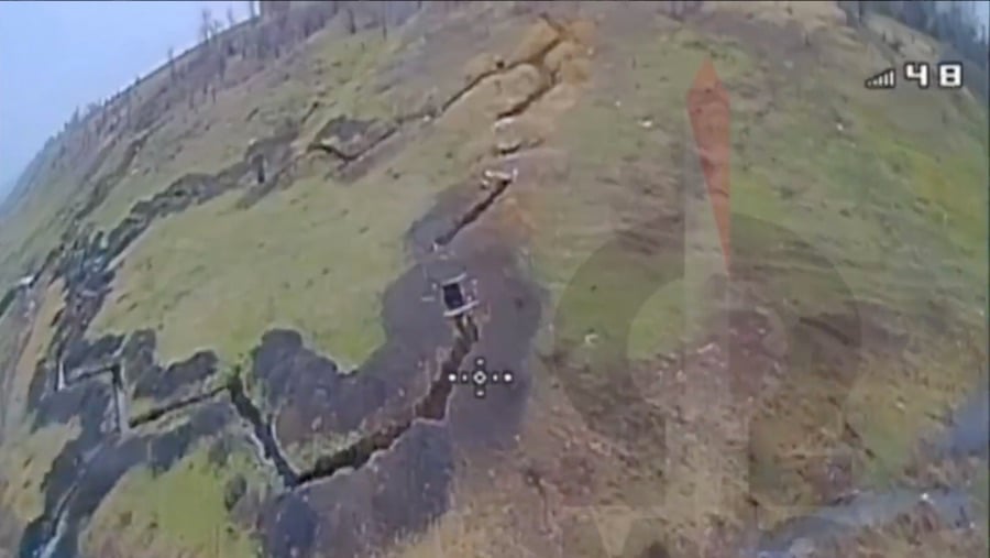 FPV Bomb Drone Smashes Russian Trench Position