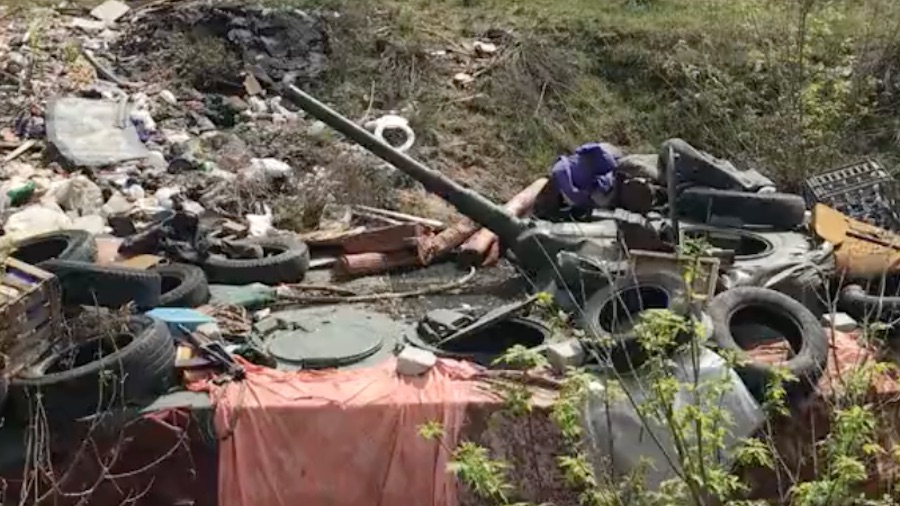 Camouflage Level Expert BMP Disguised As Garbage Dump